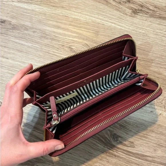 Kate Spade wallet - Picture 4 of 4